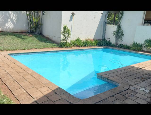 2 bed property to rent in ILLOVO BEACH